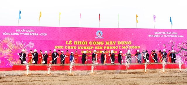 Groundbreaking the expanded construction (314ha) of Yen Phong Industrial Zone, Viglacera aims to attract $10 billion in FDI